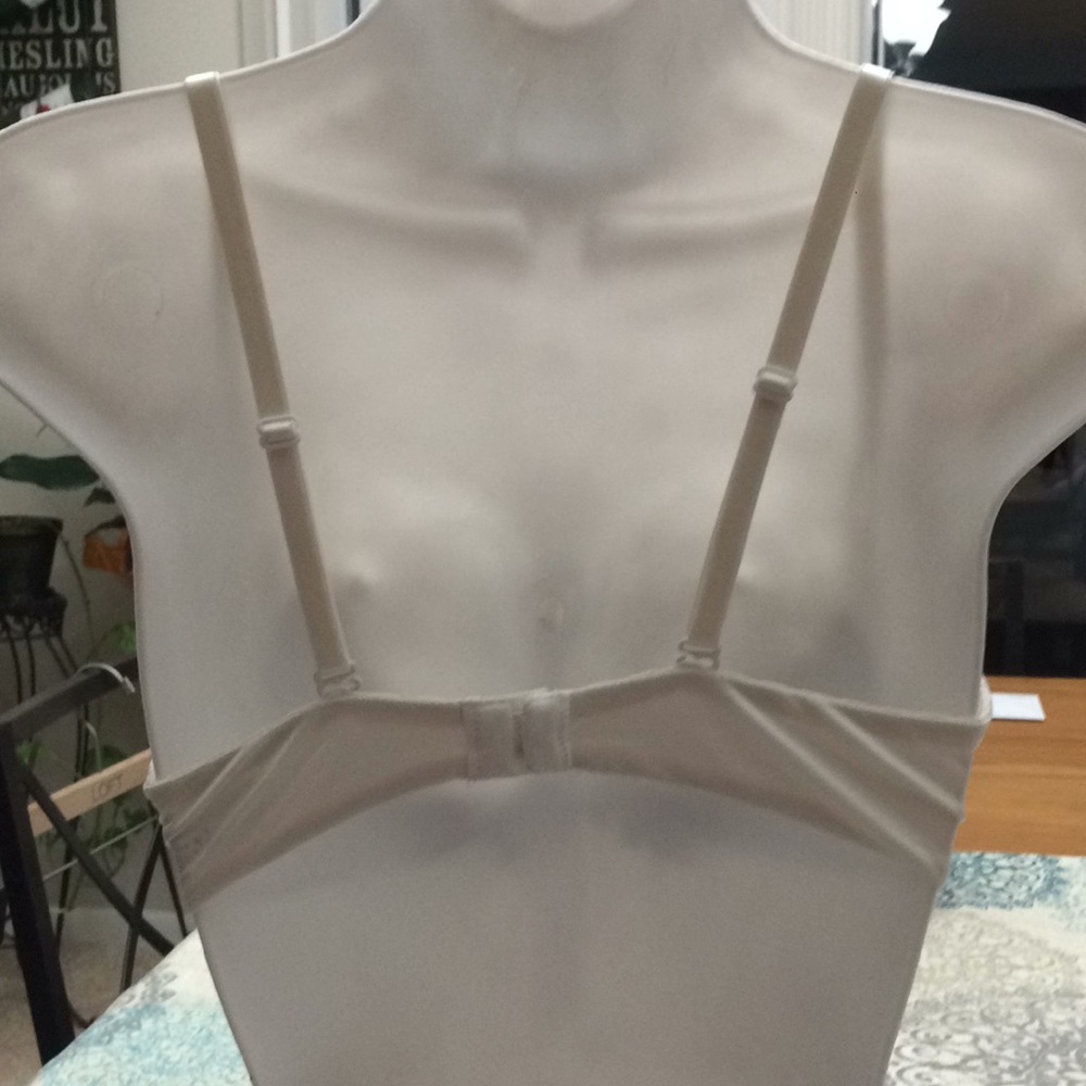 Victoria’s Secret miraculous plunge 34B adds 2 cup - Picture 4 of 8